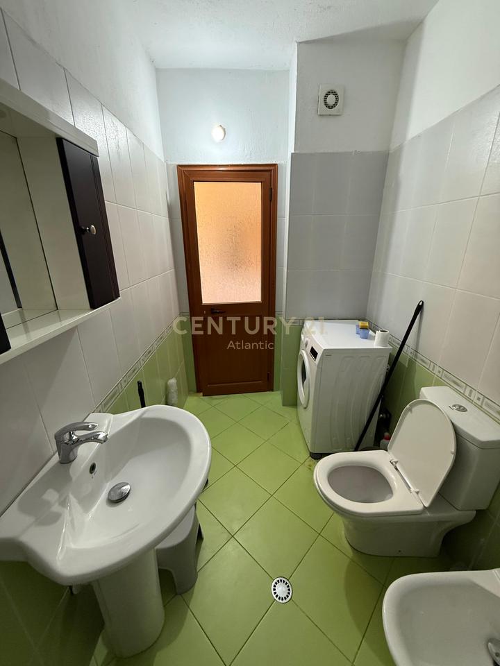The apartment with sea view is located in the Plazh Iliria area