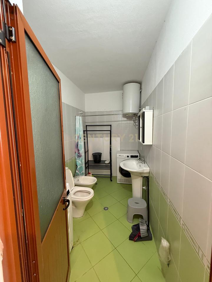 The apartment with sea view is located in the Plazh Iliria area