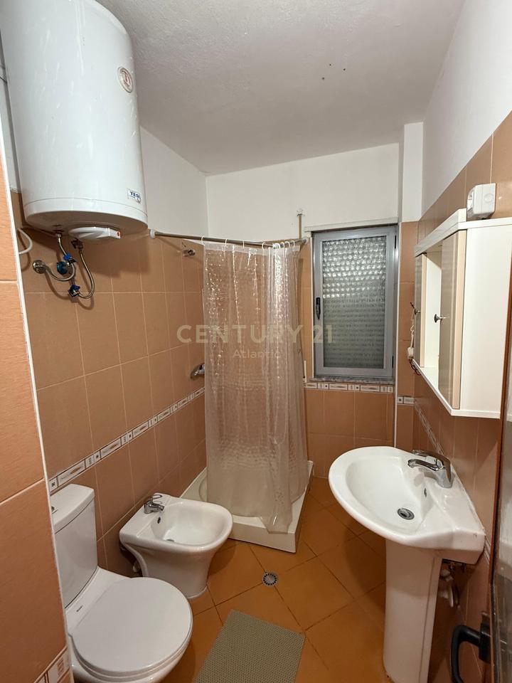 The apartment with sea view is located in the Plazh Iliria area