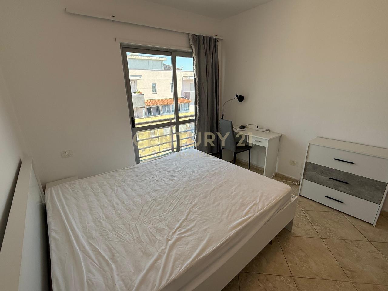 The apartment with sea view is located in the Plazh Iliria area