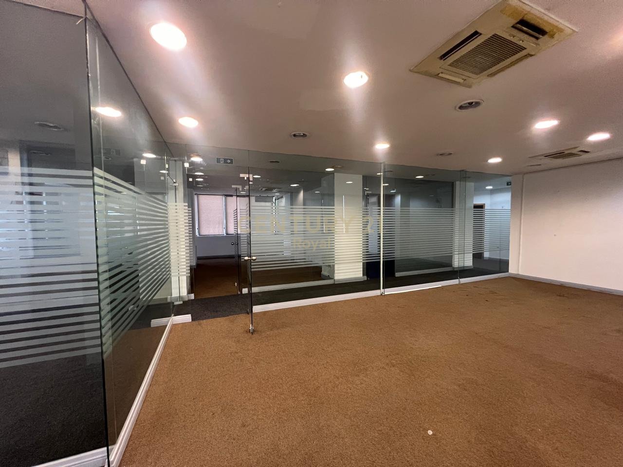 COMMERCIAL ENVIRONMENT FOR RENT NEAR THE BLACK BIRD WITH AREA OF 235M2