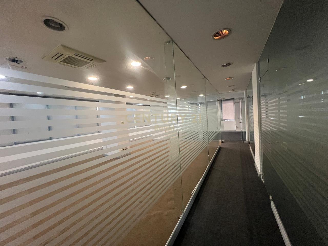 COMMERCIAL ENVIRONMENT FOR RENT NEAR THE BLACK BIRD WITH AREA OF 235M2