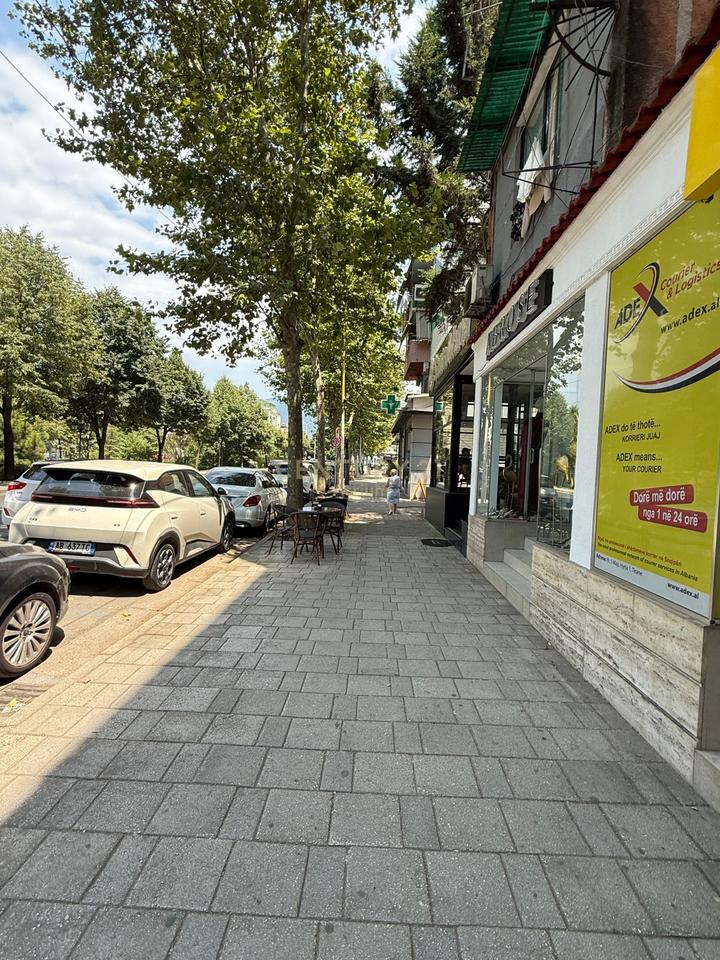 JEPET ME QIRA AMBIENT BUZE RRUGE KRYESORE KATI ZERO TE BRRYLI !
