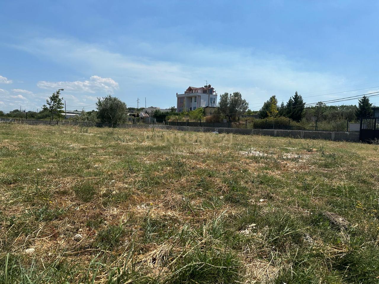 Terreno in vendita vicino a Vinea Resort Durrës, 270000€ | 4648 m²