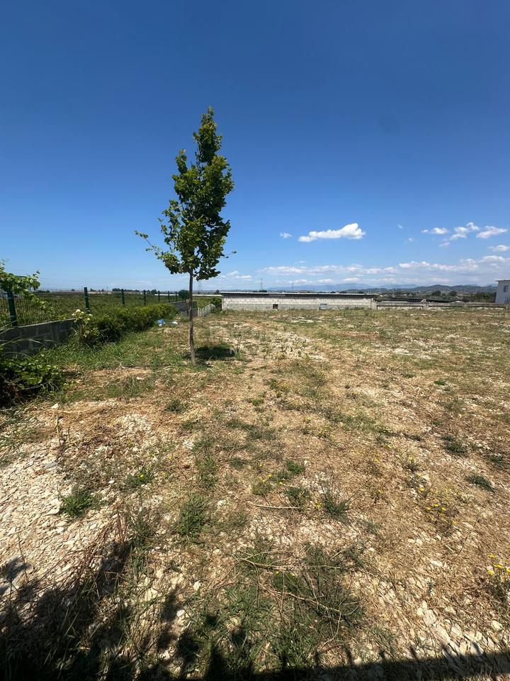 Terreno in vendita vicino a Vinea Resort Durrës, 270000€ | 4648 m²