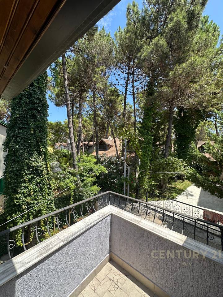 VILLA SU DUE PIANI IN AFFITTO – PRESSO IL COMPLESSO “QETËSIA”, QERRET !!!
