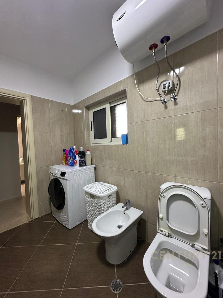 VILLA SU DUE PIANI IN AFFITTO – PRESSO IL COMPLESSO “QETËSIA”, QERRET !!!