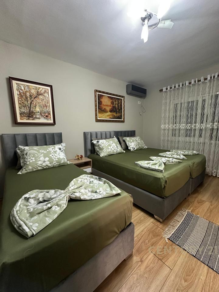 VILLA SU DUE PIANI IN AFFITTO – PRESSO IL COMPLESSO “QETËSIA”, QERRET !!!