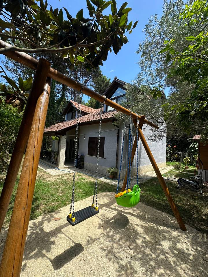 VILLA SU DUE PIANI IN AFFITTO – PRESSO IL COMPLESSO “QETËSIA”, QERRET !!!