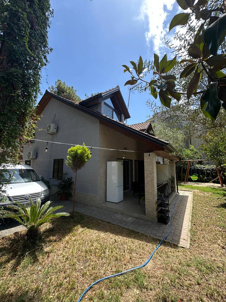 VILLA SU DUE PIANI IN AFFITTO – PRESSO IL COMPLESSO “QETËSIA”, QERRET !!!
