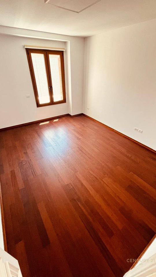 OFFICE FOR RENT AT HILTON, NEAR DELIJORGJI!