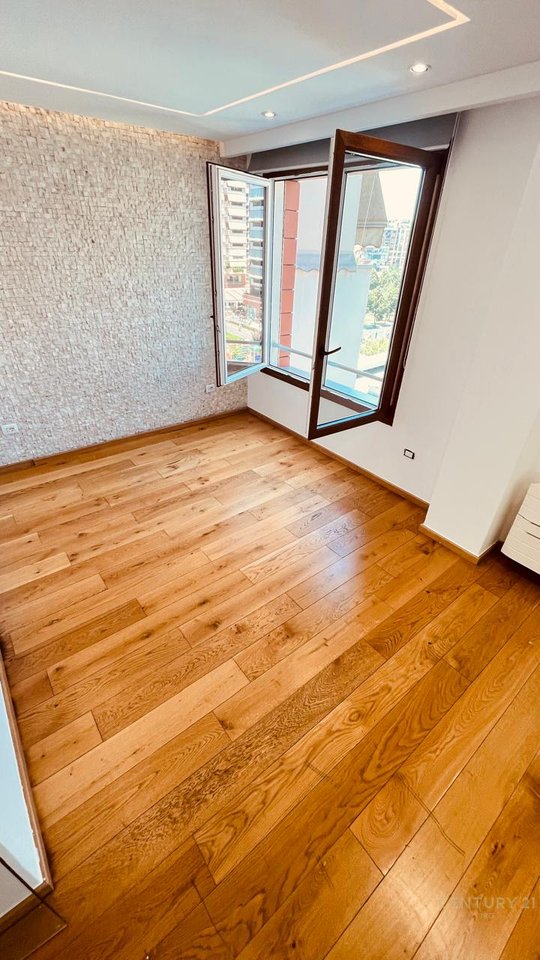 OFFICE FOR RENT AT HILTON, NEAR DELIJORGJI!