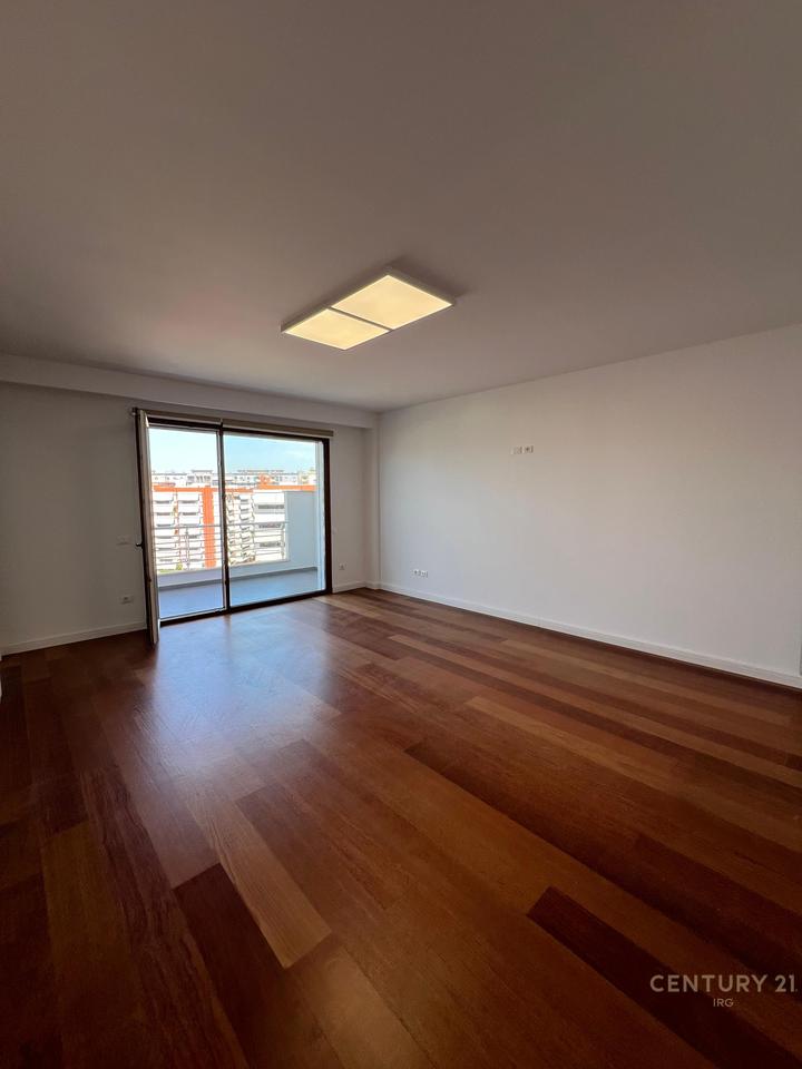 UFFICIO IN AFFITTO AL HILTON, VICINO A DELIJORGJI!