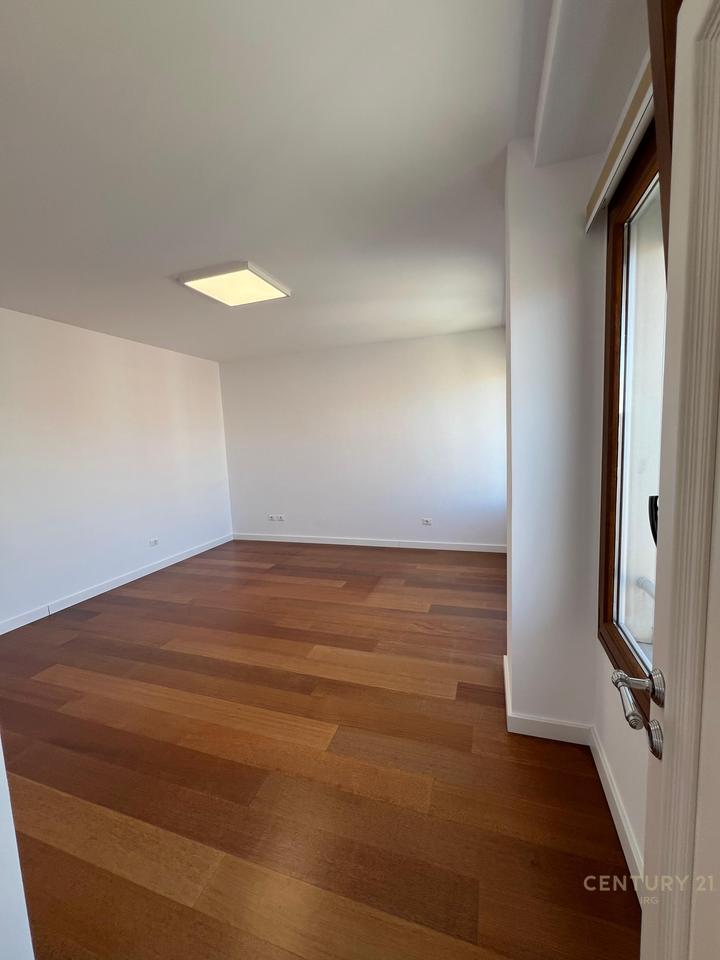 UFFICIO IN AFFITTO AL HILTON, VICINO A DELIJORGJI!