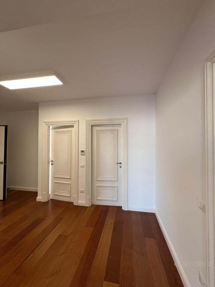 UFFICIO IN AFFITTO AL HILTON, VICINO A DELIJORGJI!