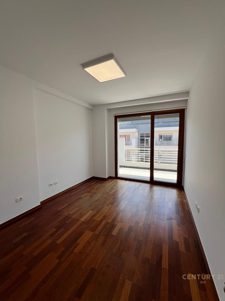 UFFICIO IN AFFITTO AL HILTON, VICINO A DELIJORGJI!