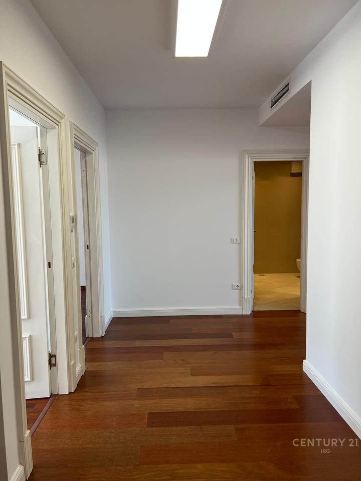 UFFICIO IN AFFITTO AL HILTON, VICINO A DELIJORGJI!