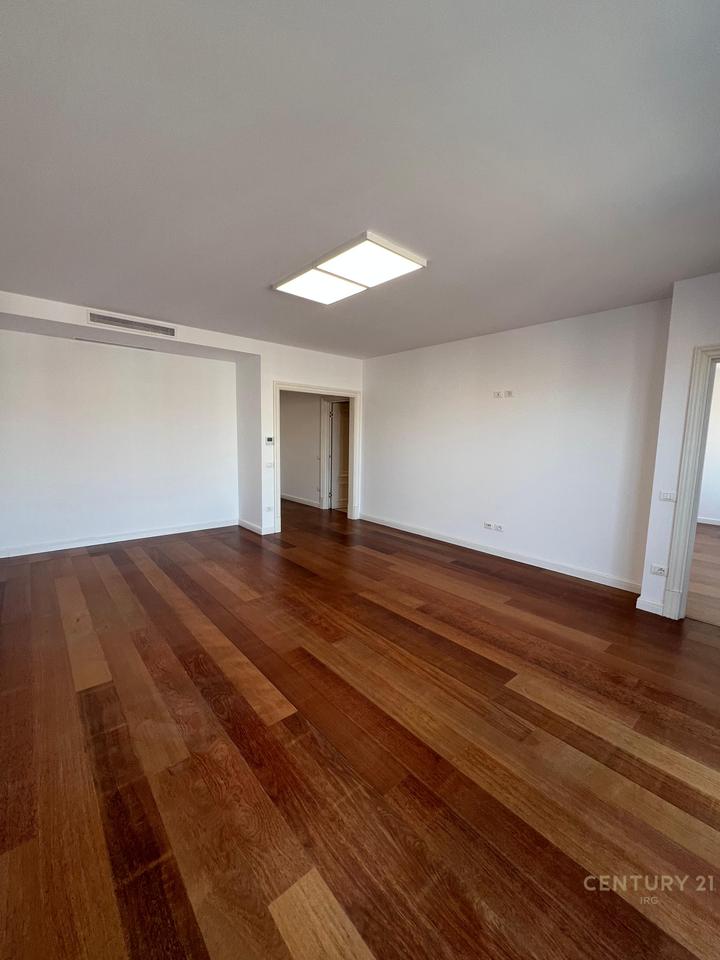 UFFICIO IN AFFITTO AL HILTON, VICINO A DELIJORGJI!