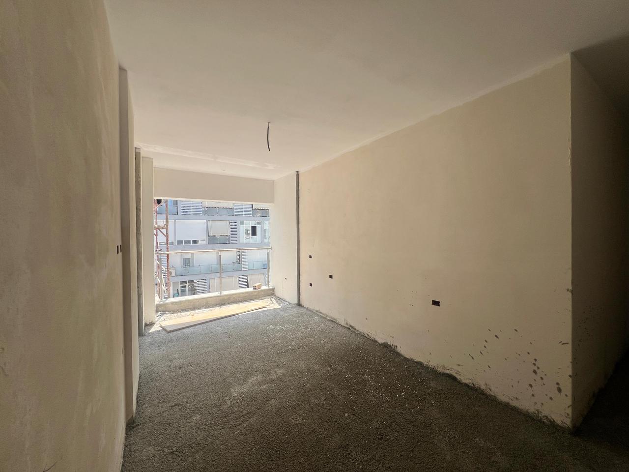 APPARTAMENTO SHESIM 2+1+2 VICINO A KIKA 2 (BLOCCO CITTÀ BIANCA)