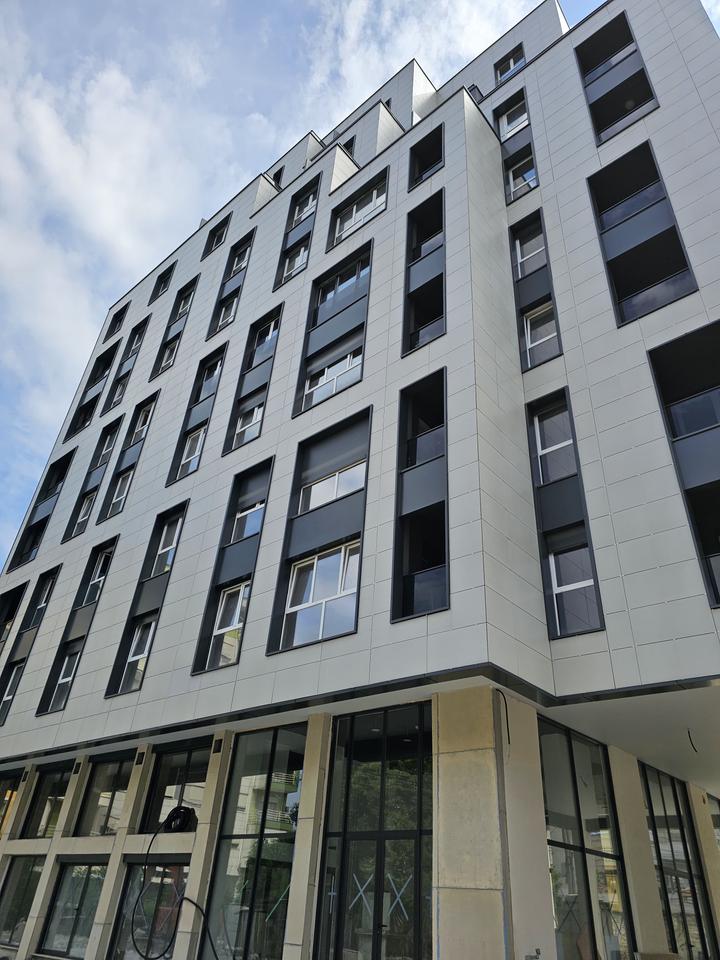 APARTMENT 1+1 FOR RENT NEAR THE RED SCHOOL.