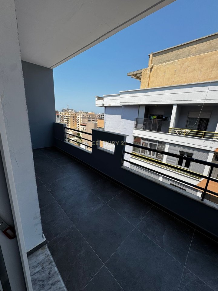 SHITET APARTAMENT 1+1 ,NE AFERSI TE BULEVARDIT "VLORE-SKELE"
