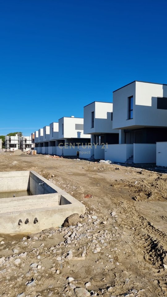 SHESIM VILE T3 IN TURQUOISE MARINA, GULF OF LALEZ!