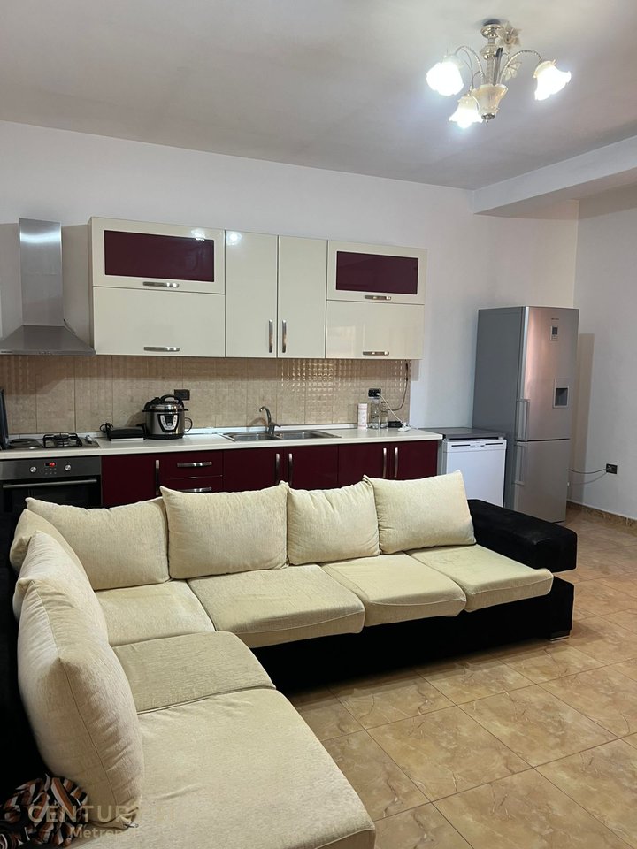 JEPET ME QİRA APARTAMENT 2+1+1 NE ZONEN E 21 DHJETORIT!