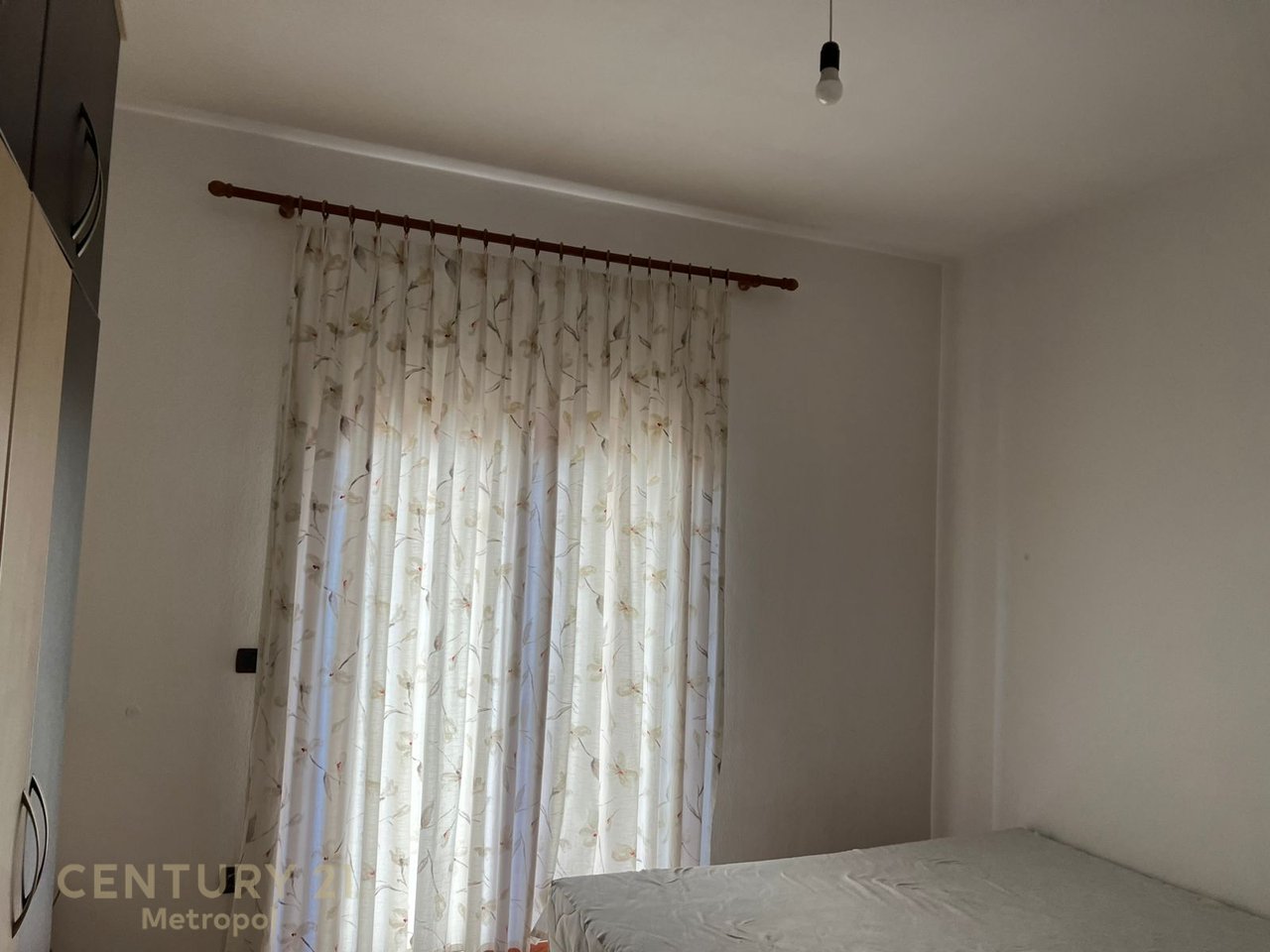JEPET ME QİRA APARTAMENT 2+1+1 NE ZONEN E 21 DHJETORIT!
