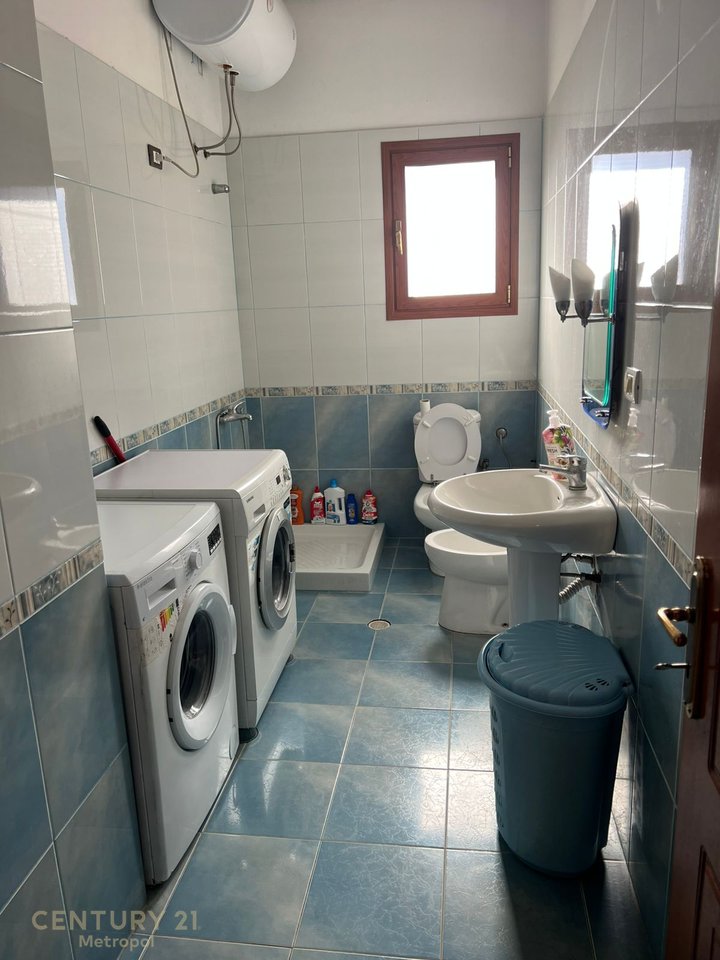 JEPET ME QİRA APARTAMENT 2+1+1 NE ZONEN E 21 DHJETORIT!