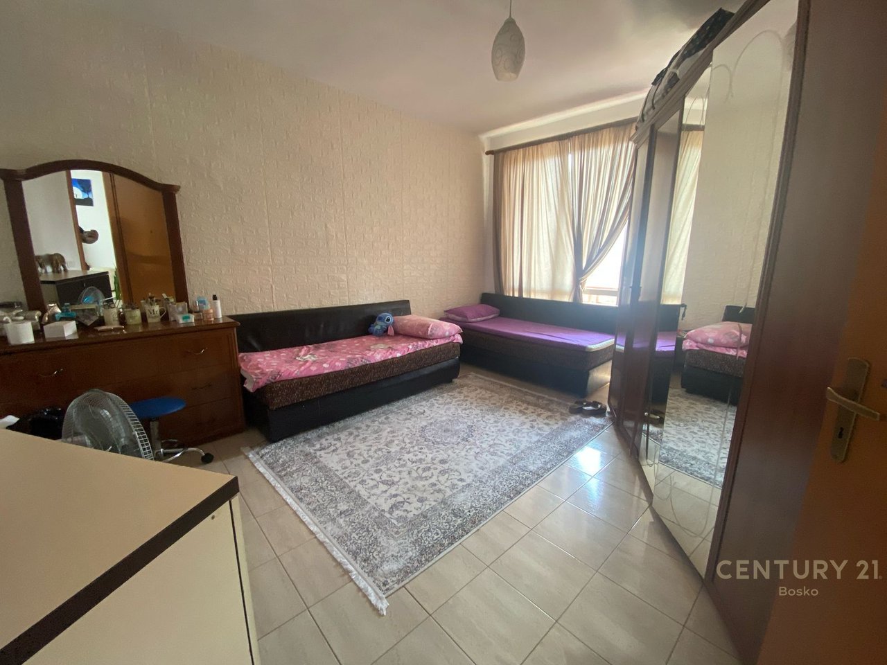 Shitet, Apartament 2+1, Stacioni i Trenit, Tirane.