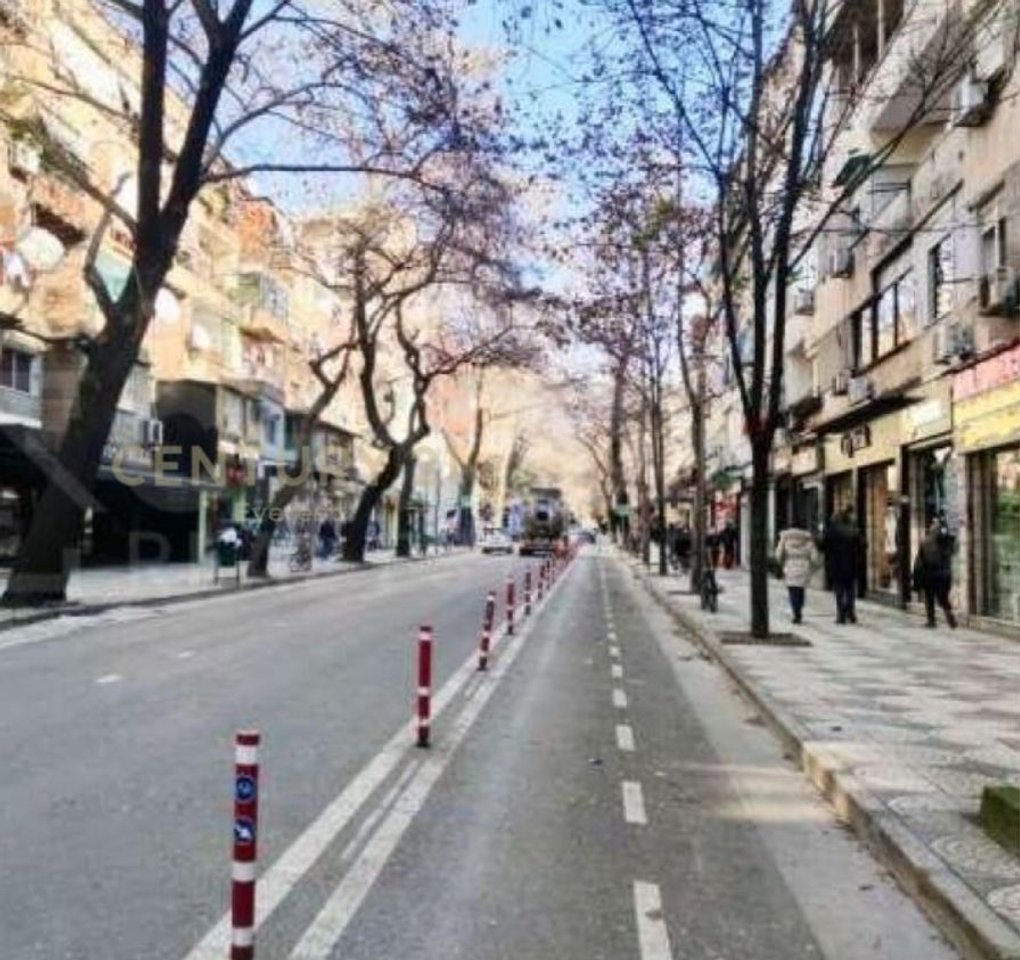 Negozio in affitto vicino a Myslym Shyri