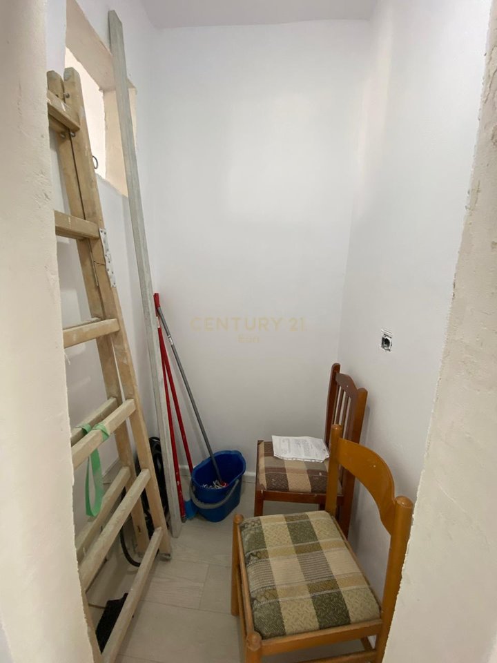 SHITET APARTAMENT NE BULEVARDIN KRYESOR, DURRES !!