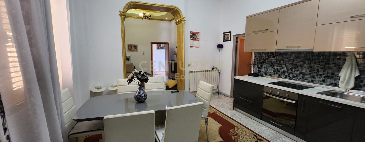 Appartamento 2+1 in affitto nel centro di Durrës!