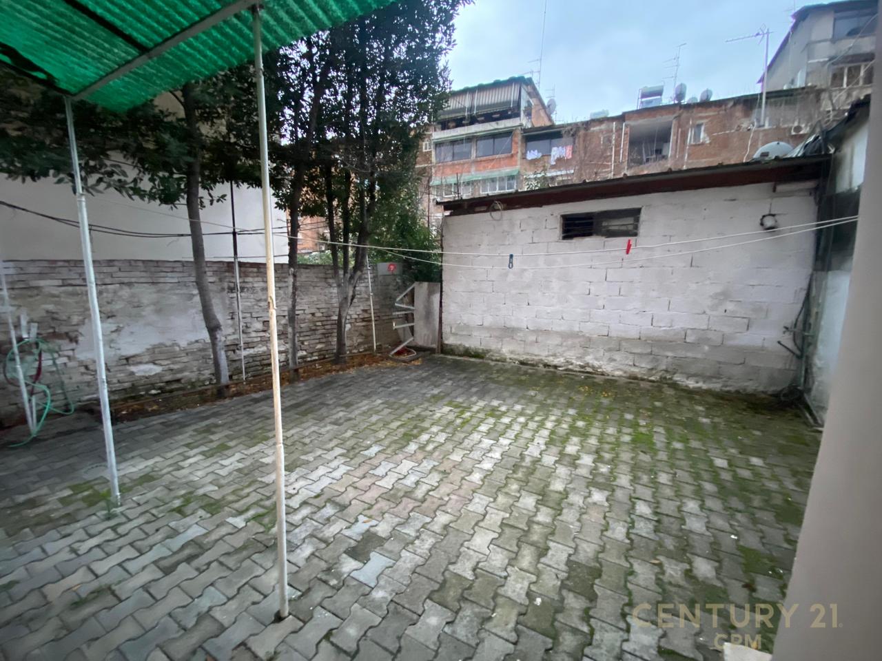 NEAR THE NEW MARKET, WE ARE RENTTING 4+1+2 APARTMENT AND COURTYARD