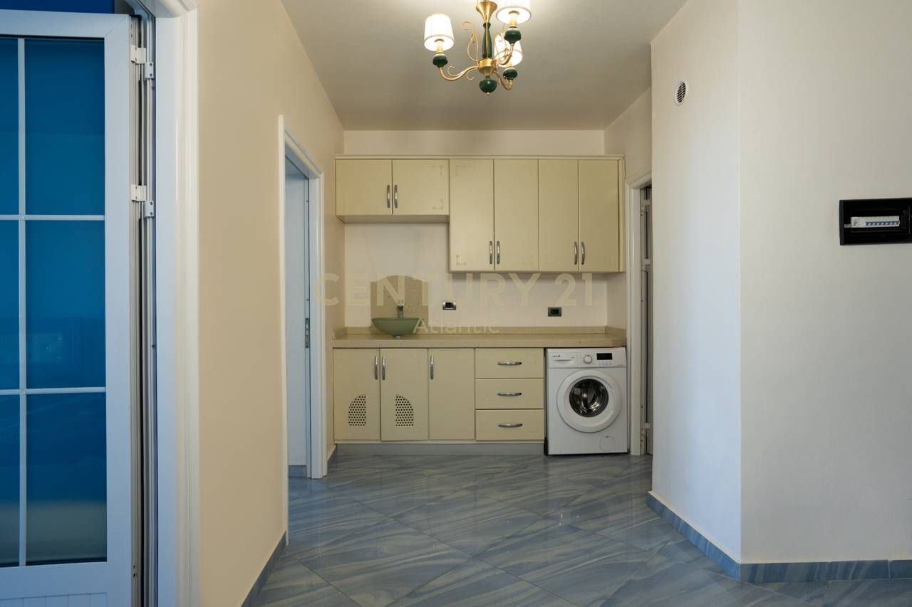 Apartament 2+1 Shitet në Plazh Hekurudha, Durrës