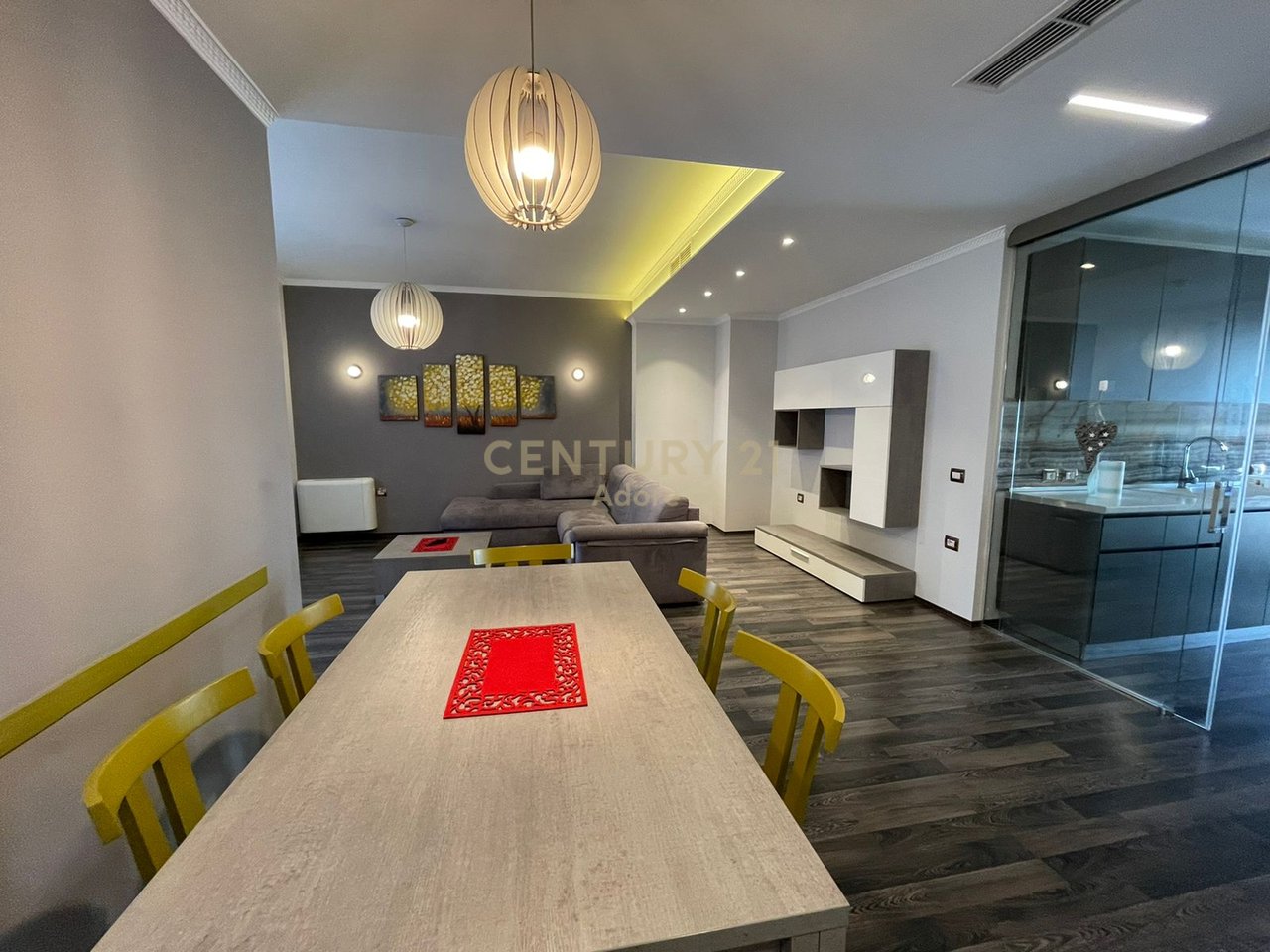 Apartament 2+1 per Qira tek Rruga e Kosovareve!