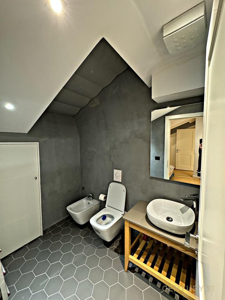 LUXURY DUPLEX FOR RENT 3+1+3+VERANDE+2 PARKING SPOTS!