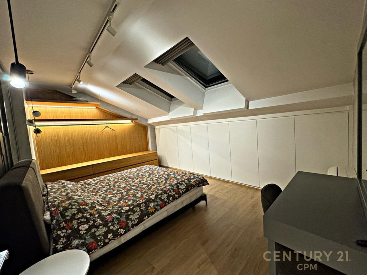 LUXURY DUPLEX FOR RENT 3+1+3+VERANDE+2 PARKING SPOTS!