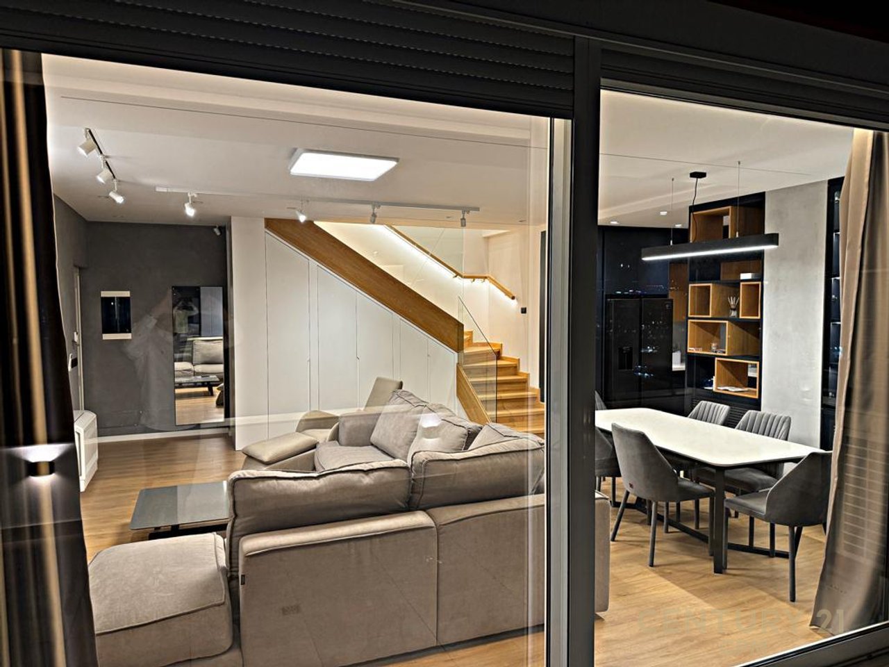 LUXURY DUPLEX FOR RENT 3+1+3+VERANDE+2 PARKING SPOTS!