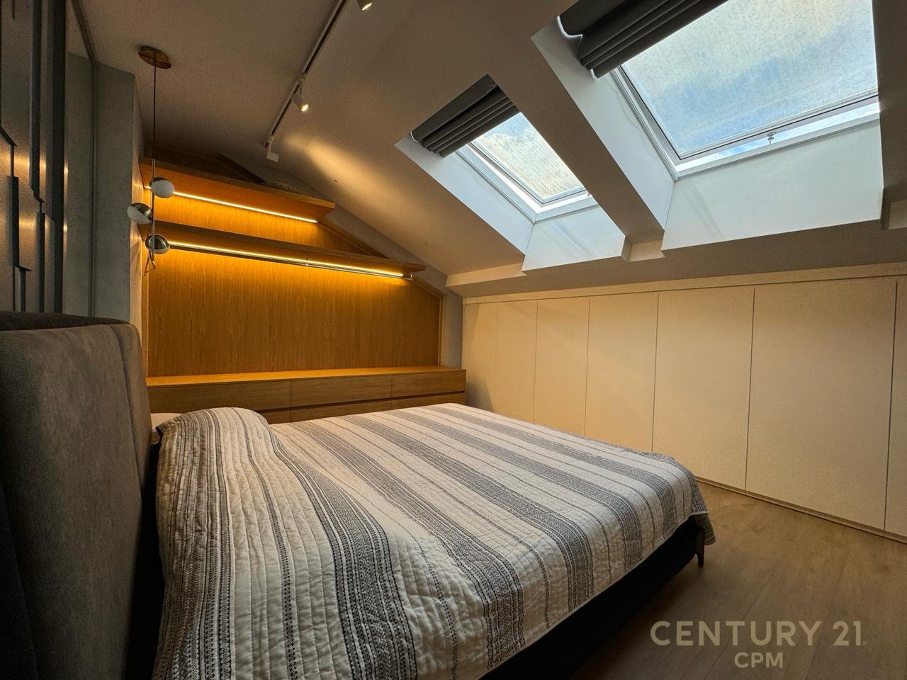 LUXURY DUPLEX FOR RENT 3+1+3+VERANDE+2 PARKING SPOTS!