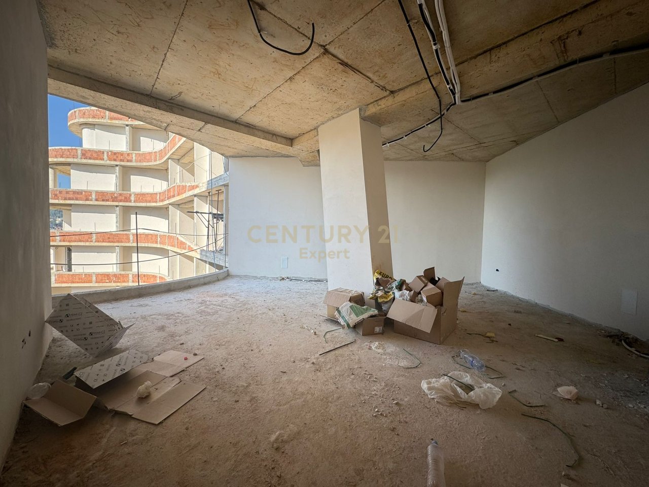 APPARTAMENTO SHESIM 1+1 NELL'EDIFICIO EXPOZITA AL PIANO 11!