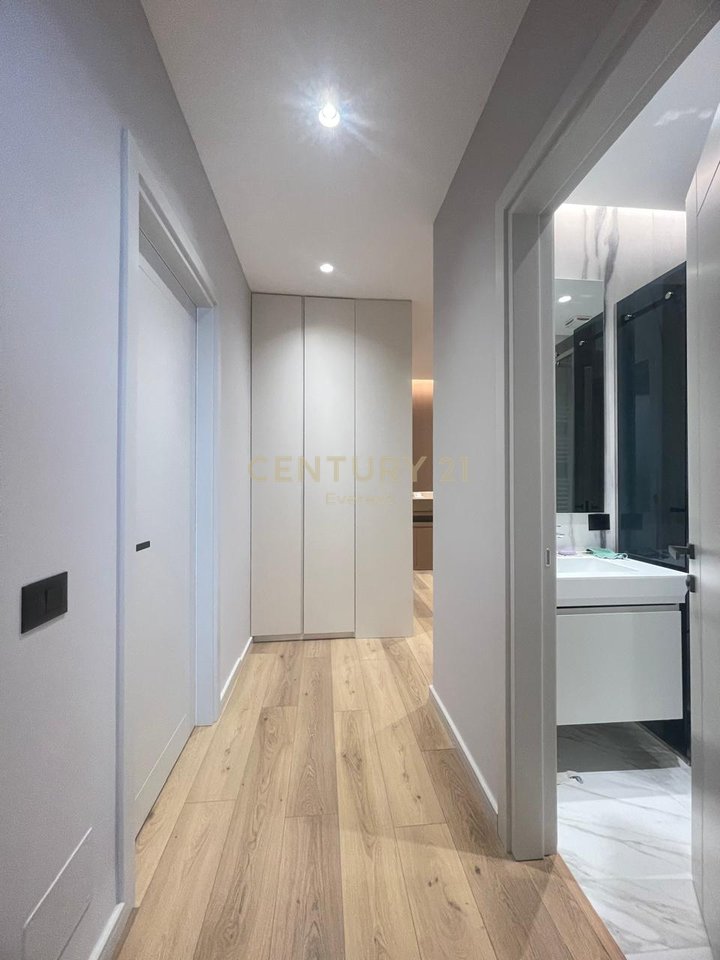 KINOSTUDIO, JAPIM APARTAMENT 2+1+2+PARKIMI ME QIRA!
