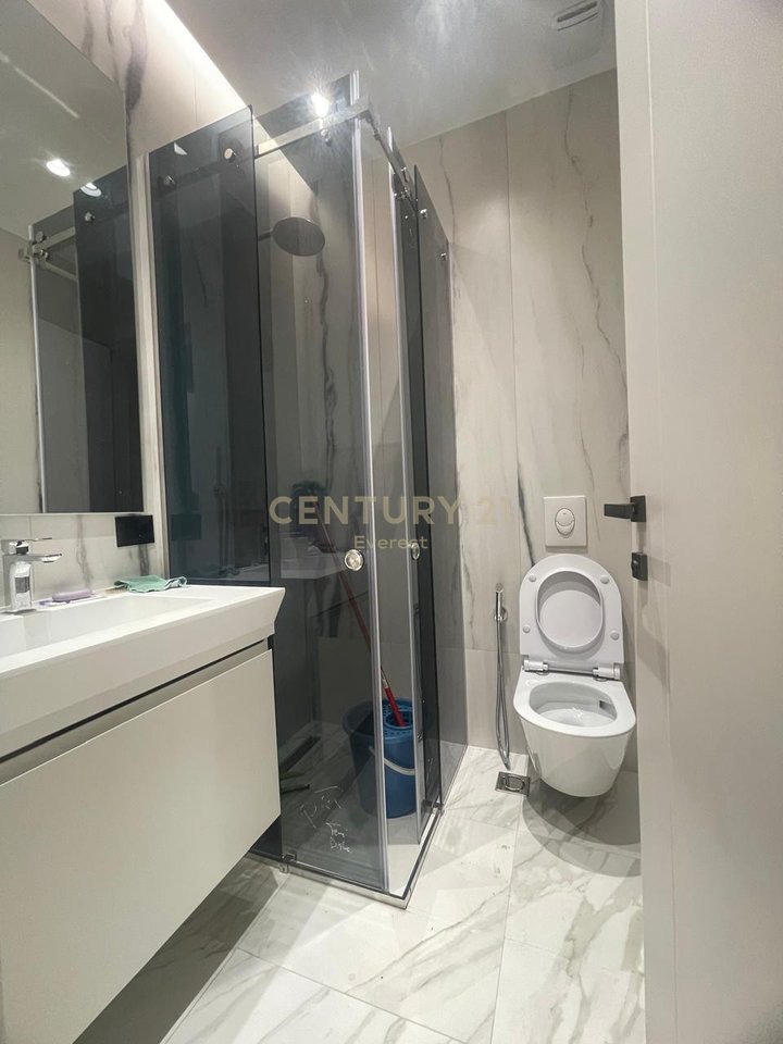 KINOSTUDIO, JAPIM APARTAMENT 2+1+2+PARKIMI ME QIRA!