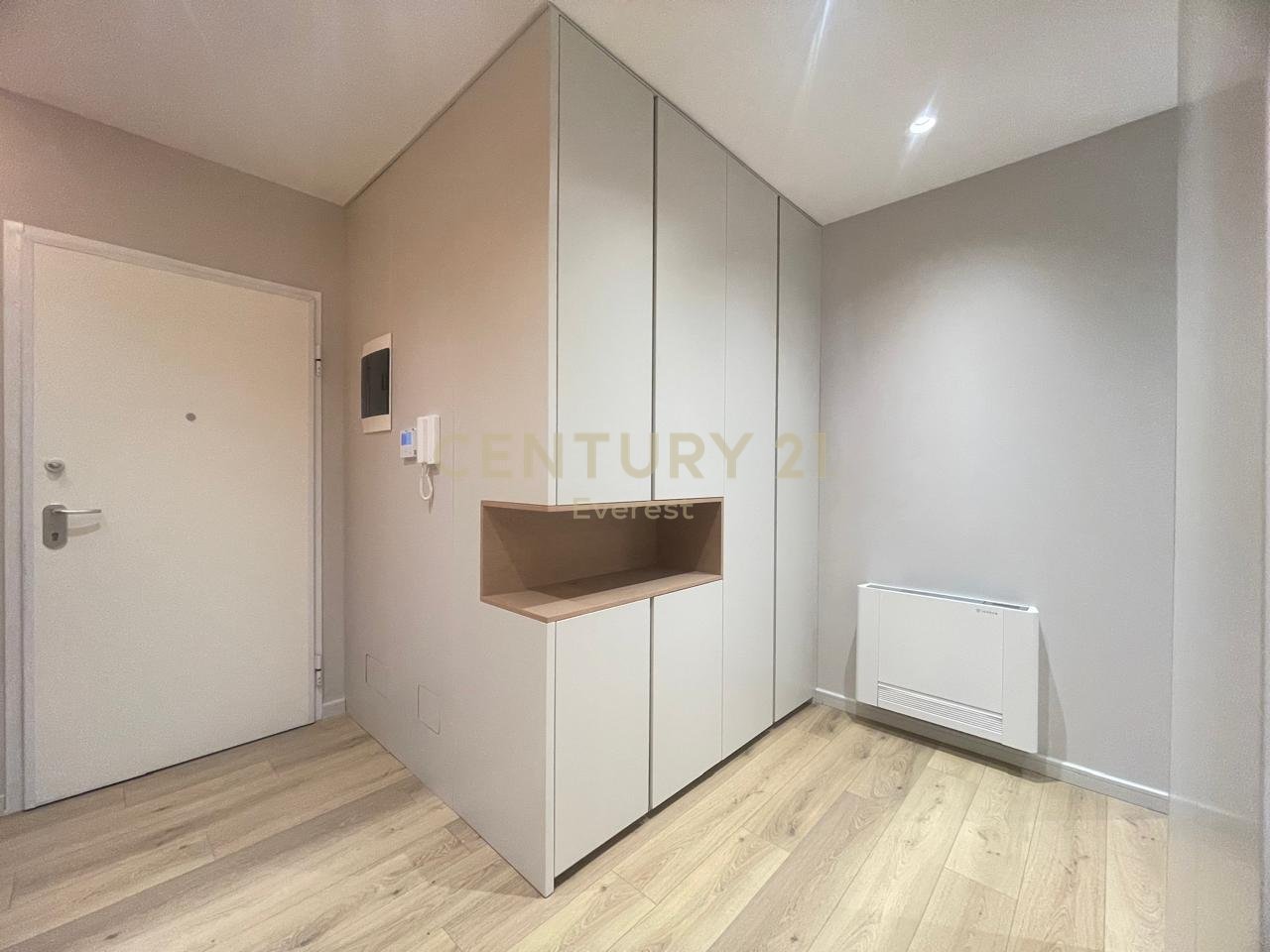 KINOSTUDIO, JAPIM APARTAMENT 2+1+2+PARKIMI ME QIRA!