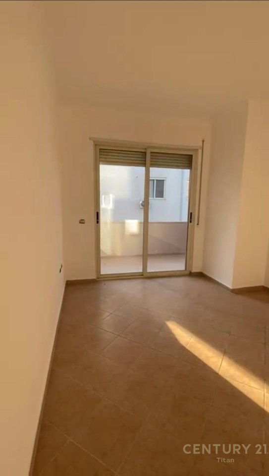 2+1 Apartment for sale in Liqeni i Thate!