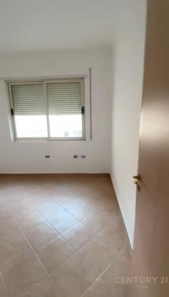2+1 Apartment for sale in Liqeni i Thate!