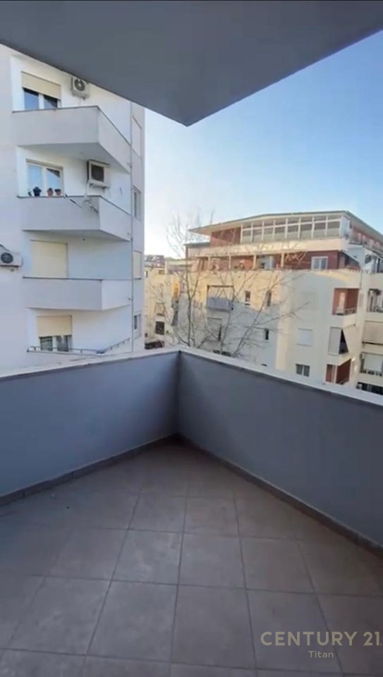 2+1 Apartment for sale in Liqeni i Thate!