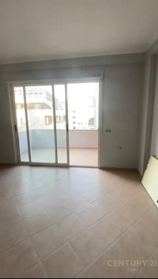 2+1 Apartment for sale in Liqeni i Thate!