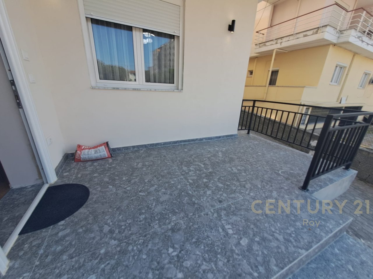 Appartamento 1+1+Veranda+ Posto Auto in Vendita a Shkembi Kavajes !!