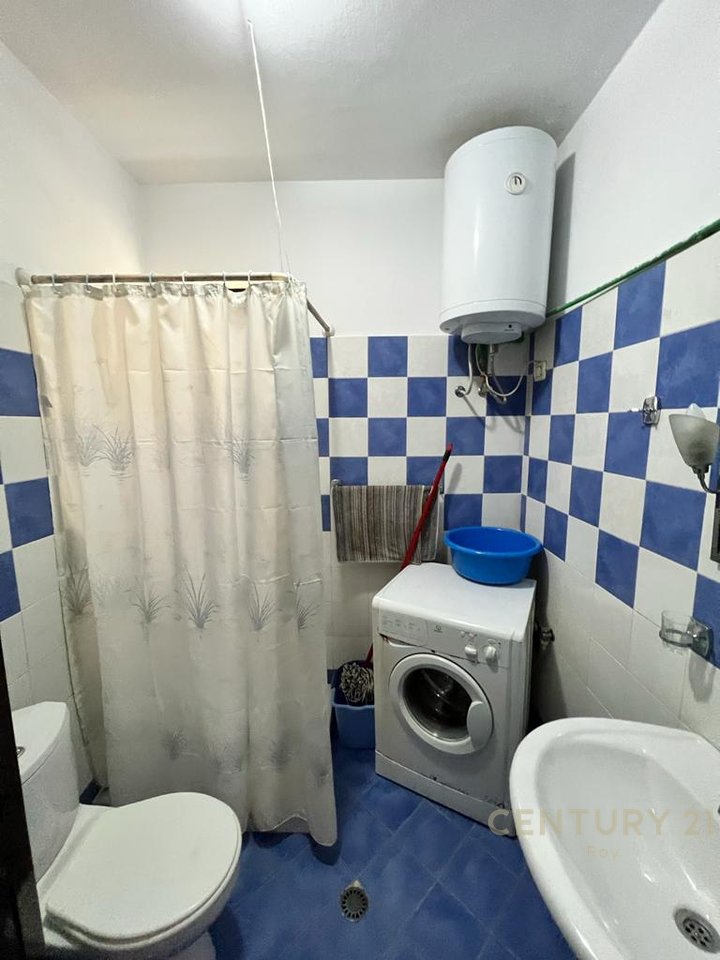 SHITEN 2 APARTAMENTE 1+1 AFER DETIT TE SHKEMBI KAVAJES!!